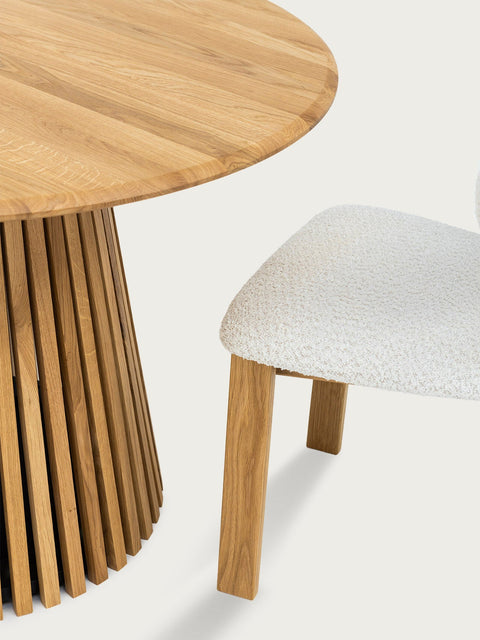 Stuhl aus Massiveiche in Natur mit Bouclé Angelo