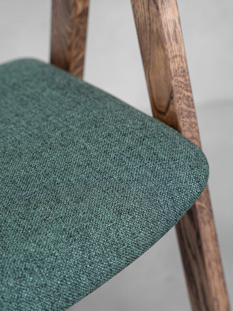 Stuhl aus Eiche massiv rauchig geölt 79 cm weicher Sitz Sorano