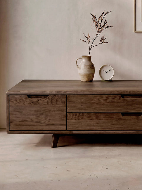 TV-Schrank aus Massiveiche rauchig geölter 180 cm Portofino