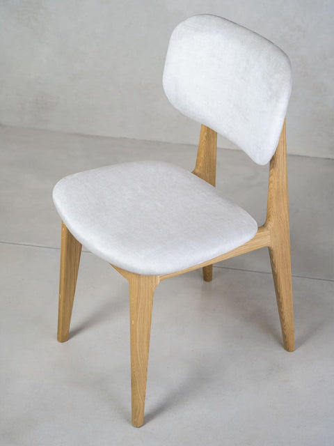 Stuhl aus Massiveiche in natur und Stoff 81 cm Mevis