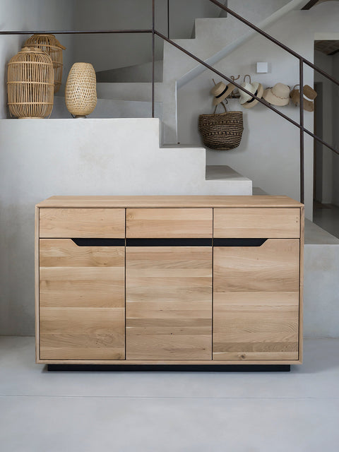 Sideboard aus massiver Eiche weiß geölt 135×42×90 cm Adena