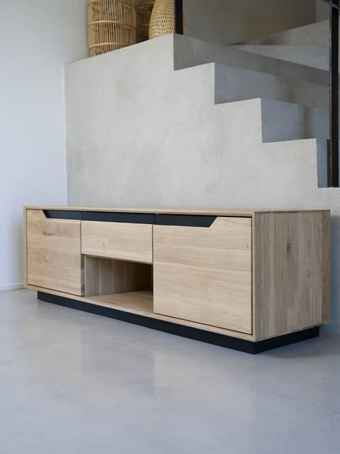  TV-Schrank aus massiver Eiche weiß geölt 160×42×50 cm Adena