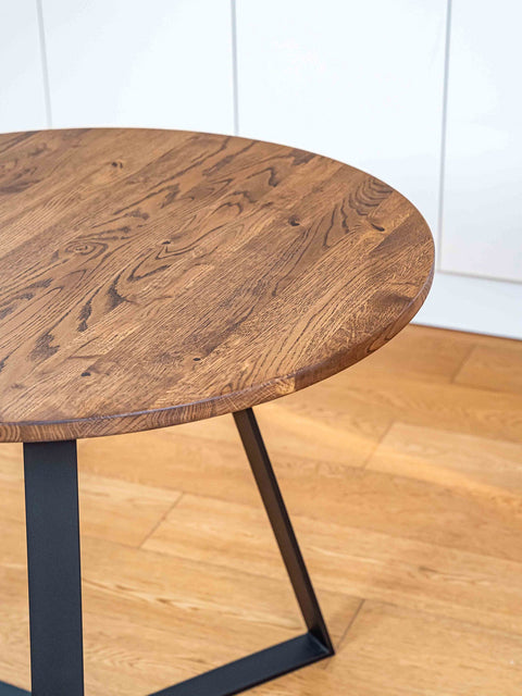 Esszimmertisch aus massiver Eiche Braun 3-beinig modern Alloy