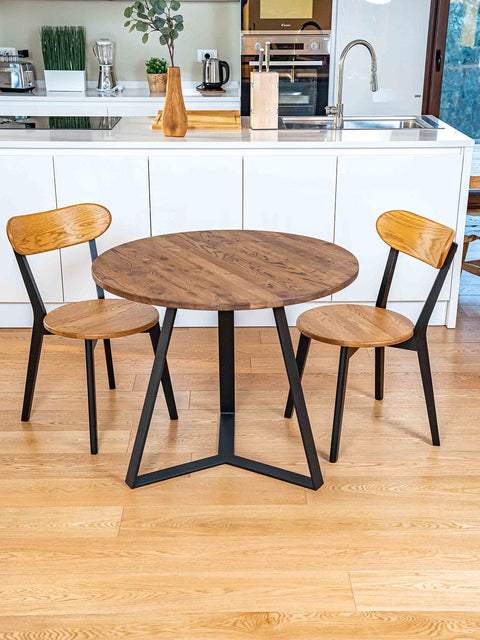 Esszimmertisch aus massiver Eiche Braun 3-beinig modern Alloy