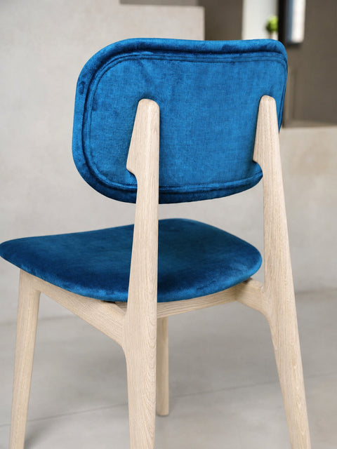 Stuhl Mevis aus massiver Eiche Nordisch mit Stoffbezug und gepolstertem Sitz 81 cm