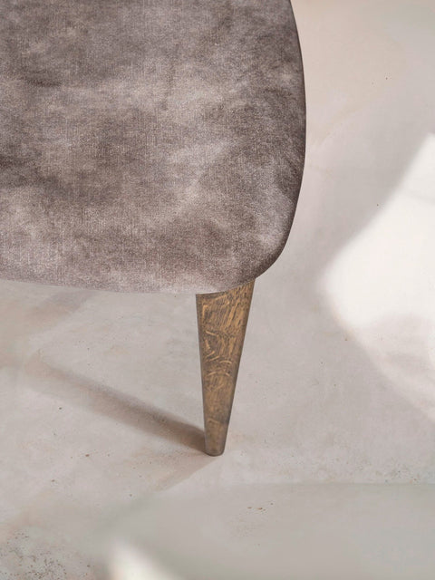 Esszimmerstuhl aus rauchig geölter Massiveiche und Stoff Mevis