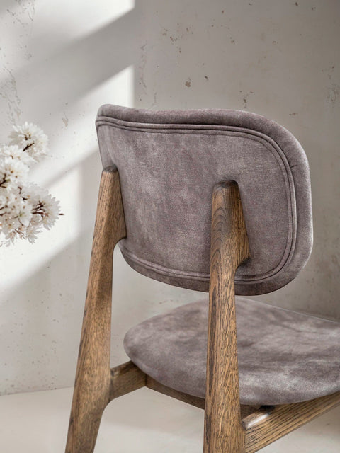 Esszimmerstuhl aus rauchig geölter Massiveiche und Stoff Mevis