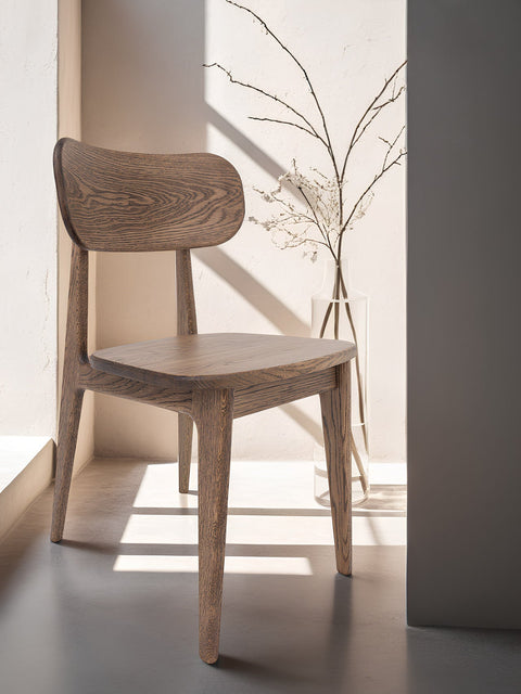 Esszimmerstuhl aus rauchig geölter Massiveiche 80 cm Paolo